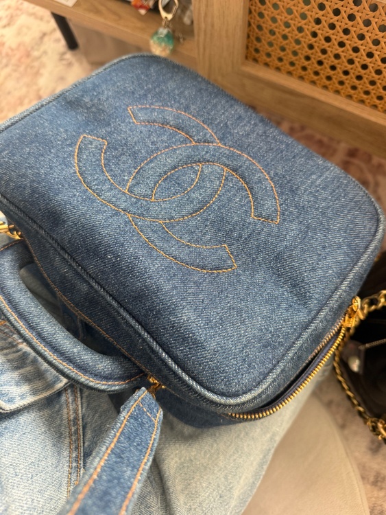 デニム　バニティバッグ（ブランドバッグ）の商品画像 - 査定依頼日：2026年4月6日 - 最高査定価格：300,000円