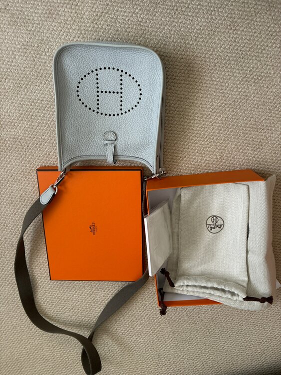 ペールパールTPM（ブランドバッグ）の商品画像 - 査定依頼日：2025年4月29日 - 最高査定価格：350,000円