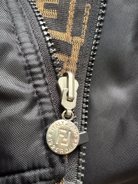 フェンディ  （ブランドバッグ）の商品画像 - 査定依頼日：2025年10月22日 - 最高査定価格：20,000円