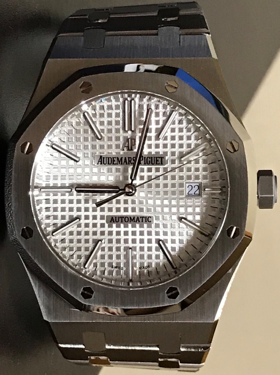 オーデマピゲ ロイヤルオーク 15400s（高級時計）の商品画像 - 査定依頼日：2026年4月22日 - 最高査定価格：4,900,000円