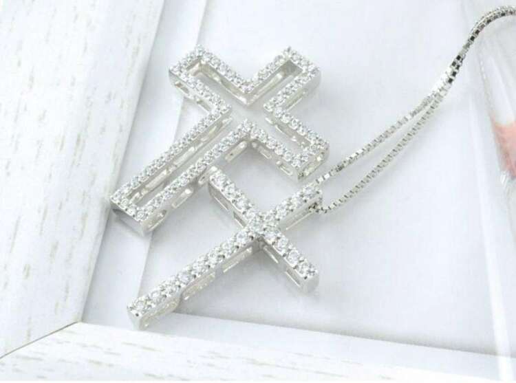 ネックレス クロス メンズ ダイヤモンド プラチナ ペンダント pt900（金・貴金属）の商品画像 - 査定依頼日：2025年3月28日 - 最高査定価格：22,000円