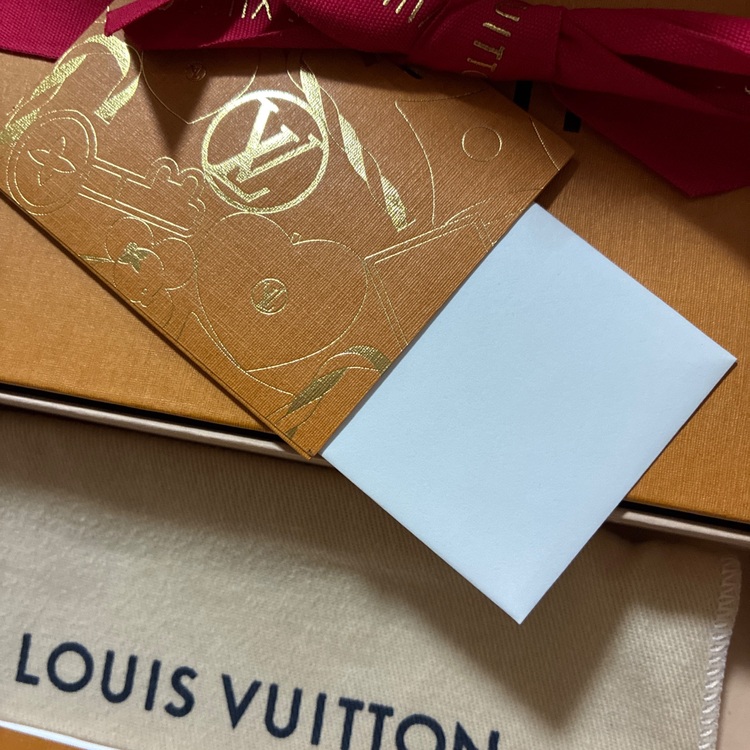 ポルトフォイユ・ヴィクトリーヌ CA1128（ブランド財布・小物）の商品画像 - 査定依頼日：2025年6月17日 - 最高査定価格：20,000円