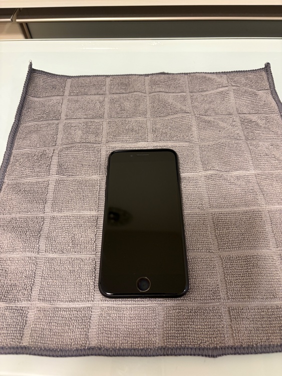 iPhone iPhone SE (第 2 世代) 128GB docomo（スマホ）の商品画像 - 査定依頼日：2026年8月15日 - 最高査定価格：10,000円