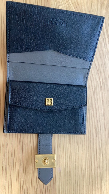 ジバンシィ  （ブランドバッグ）の商品画像 - 査定依頼日：2025年6月18日 - 最高査定価格：2,000円