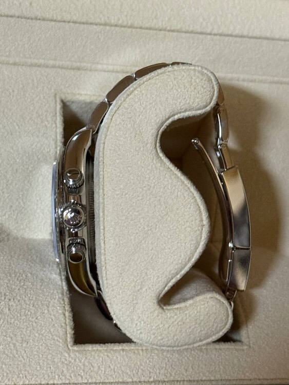 デイトナ黒文字盤（高級時計）の商品画像 - 査定依頼日：2025年5月20日 - 最高査定価格：3,950,000円