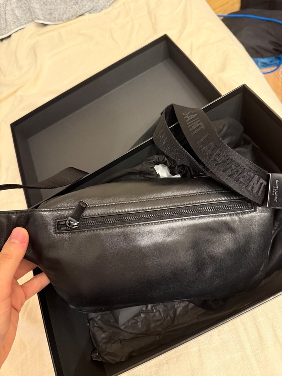 イブサンローラン  （ブランドバッグ）の商品画像 - 査定依頼日：2025年9月4日 - 最高査定価格：40,000円