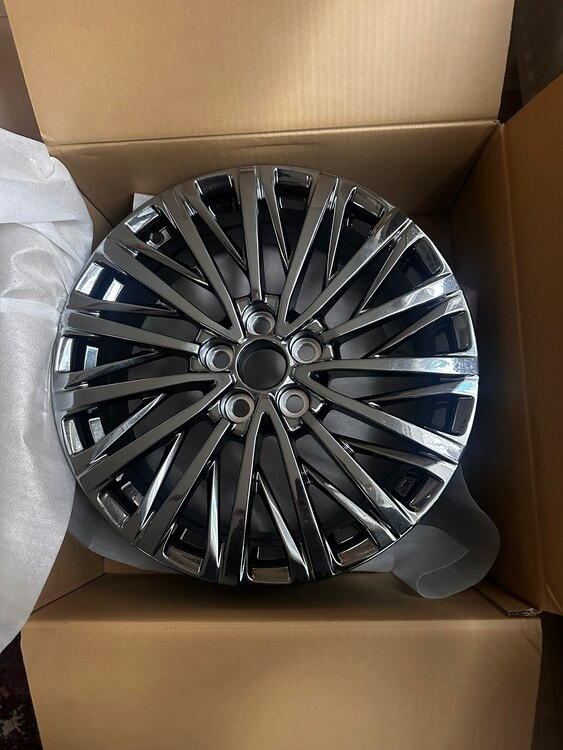 レクサスLM500h エグゼクティブラウンジの純正19インチホイール（カー用品）の商品画像 - 査定依頼日：2025年5月10日 - 最高査定価格：12,000円