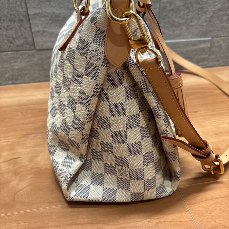 ルイヴィトン/リミントン/N40022/ストラップ付（ブランドバッグ）の商品画像 - 査定依頼日：2026年3月31日 - 最高査定価格：235,000円