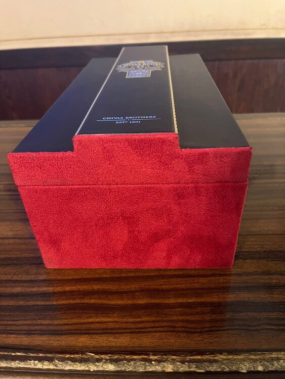 25年（お酒）の商品画像 - 査定依頼日：2025年4月12日 - 最高査定価格：11,000円