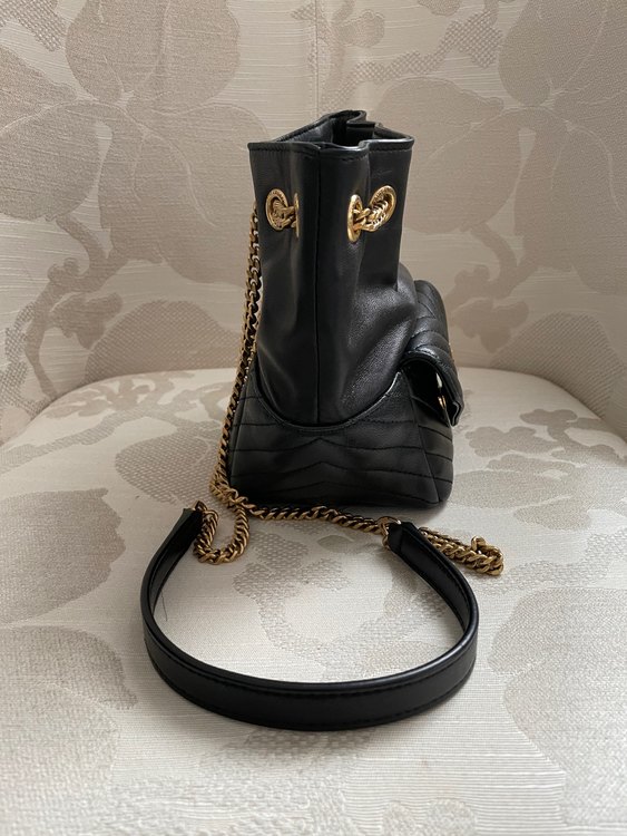 ミニ　ショルダーバック（ブランドバッグ）の商品画像 - 査定依頼日：2023年4月8日 - 最高査定価格：170,000円