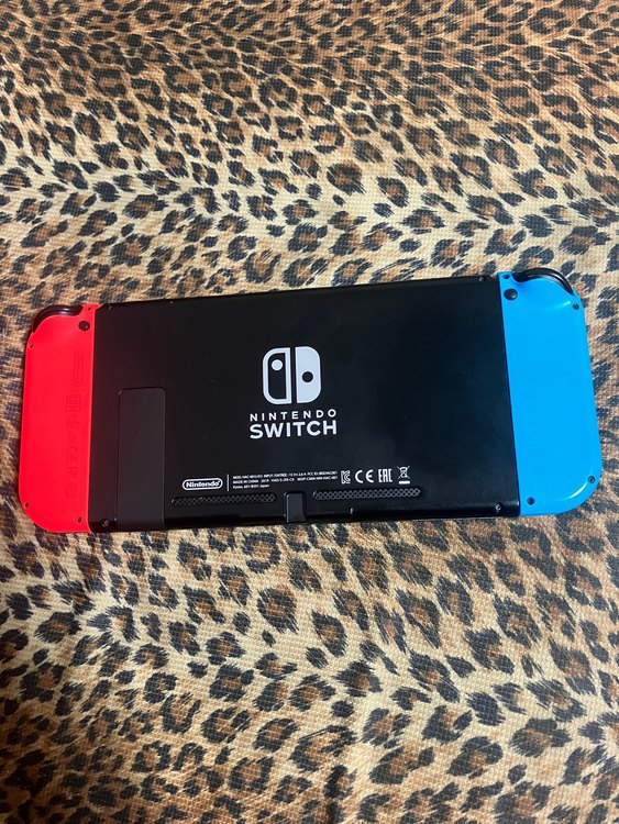 Nintendo Switch本体（ゲーム機本体・ゲームソフト）の商品画像 - 査定依頼日：2023年10月20日 - 最高査定価格：14,000円