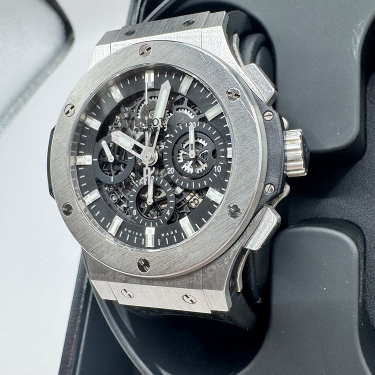 ウブロ　ビッグバン アエロバン スチール（高級時計）の商品画像 - 査定依頼日：2025年6月28日 - 最高査定価格：900,000円