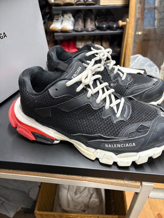 バレンシアガ  （ブランドバッグ）の商品画像 - 査定依頼日：2025年11月9日 - 最高査定価格：30,000円