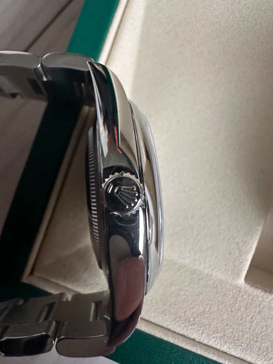 ロレックス オイスターパーペチュアル41 134300 ステンレス グリーン （高級時計）の商品画像 - 査定依頼日：2025年12月30日 - 最高査定価格：1,240,000円