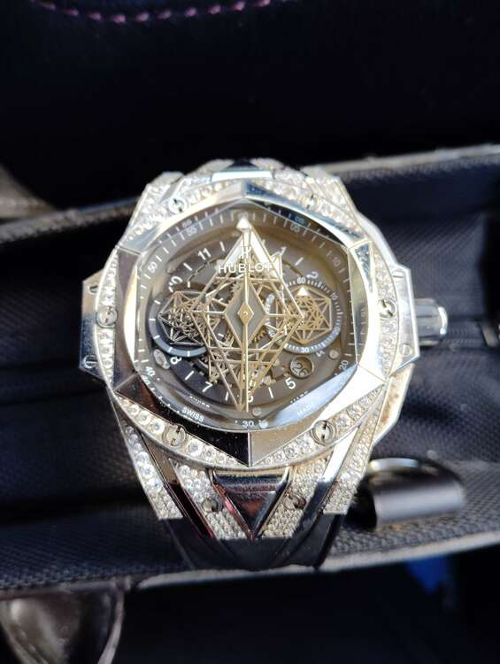 ウブロ ビックバン （高級時計）の商品画像 - 査定依頼日：2024年12月9日 - 最高査定価格：2,400,000円