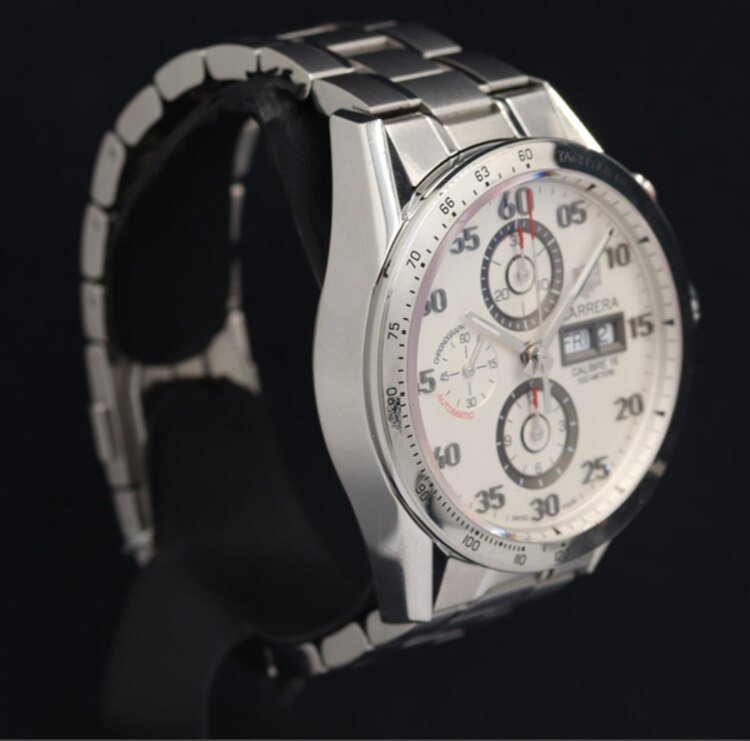 タグホイヤー カレラ CA2V11.EEL※※（高級時計）の商品画像 - 査定依頼日：2025年3月29日 - 最高査定価格：300,000円