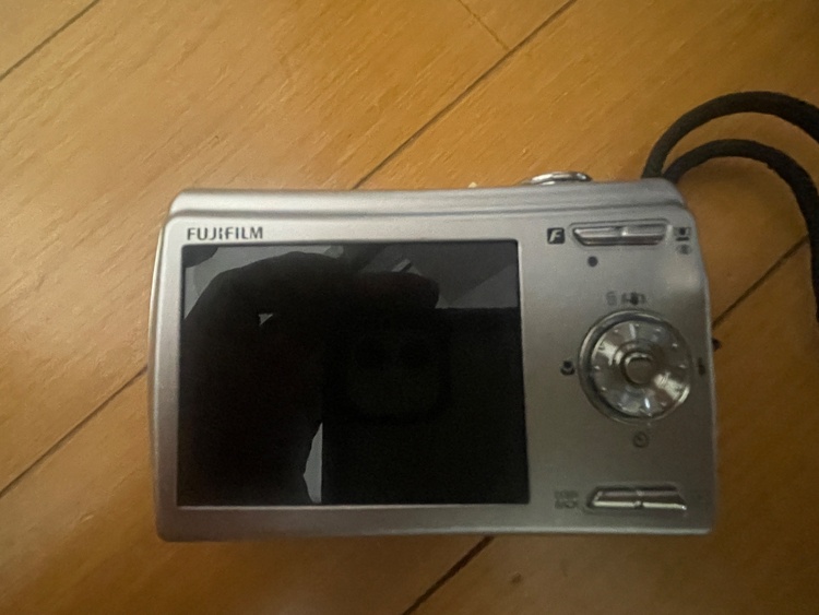 FINEPIX F100（カメラ）の商品画像 - 査定依頼日：2026年5月13日 - 最高査定価格：3,510円