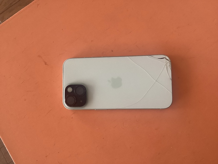 iPhone iPhone 15 256GB SIMフリー（スマホ）の商品画像 - 査定依頼日：2026年9月10日 - 最高査定価格：75,000円