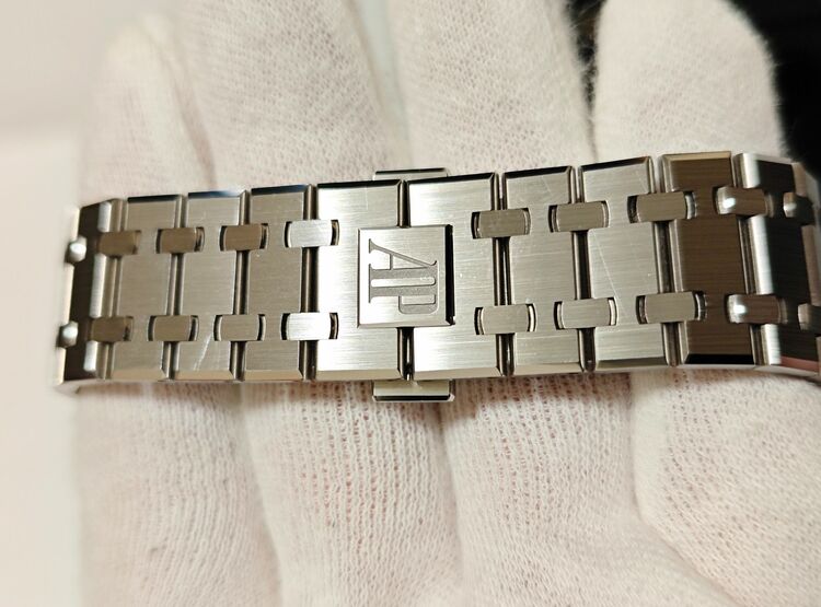 ロイヤルオーク ブラック15510ST（高級時計）の商品画像 - 査定依頼日：2025年11月29日 - 最高査定価格：6,820,000円