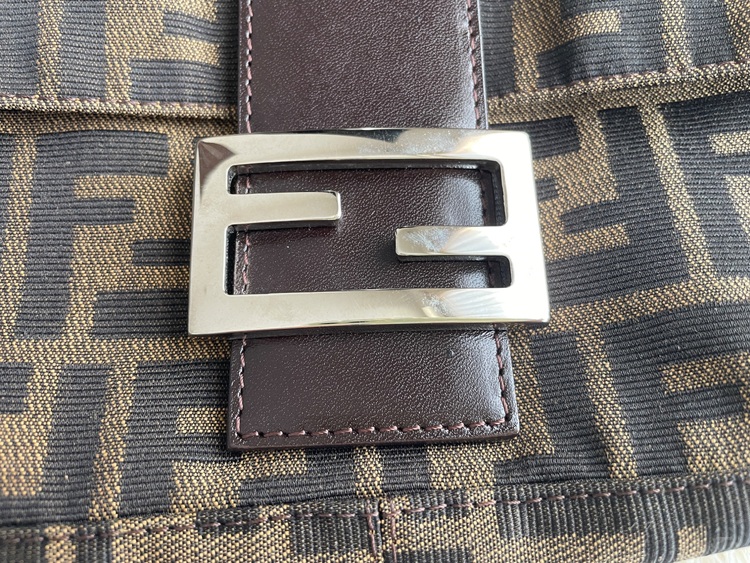 フェンディ　マンマバケット（ブランドバッグ）の商品画像 - 査定依頼日：2025年9月16日 - 最高査定価格：110,000円