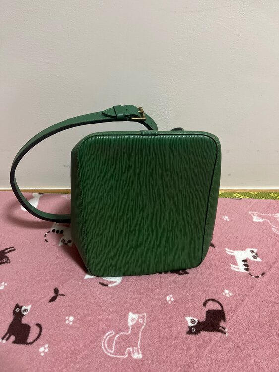 ルイヴィトン エピ （ブランドバッグ）の商品画像 - 査定依頼日：2024年12月29日 - 最高査定価格：20,000円