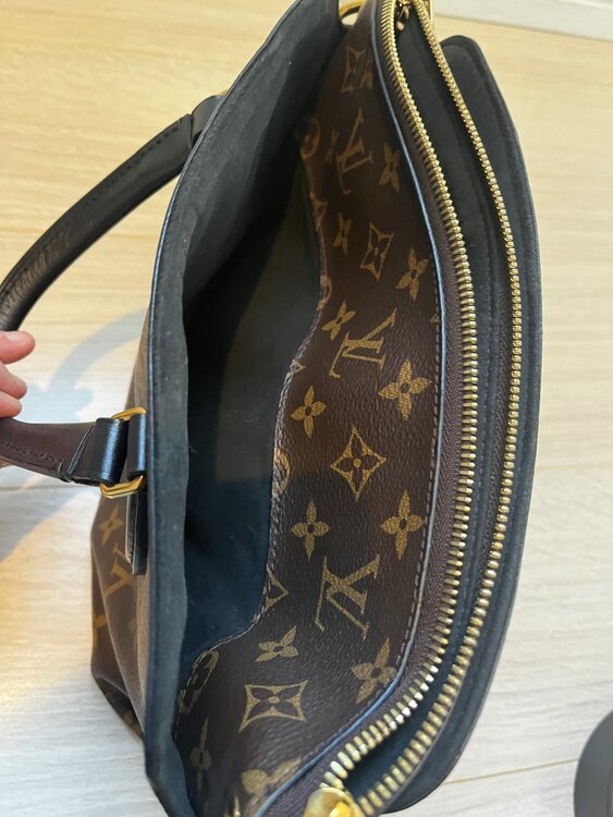 フラワージップトート（ブランドバッグ）の商品画像 - 査定依頼日：2025年1月5日 - 最高査定価格：130,000円