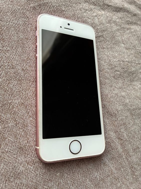 iPhone 16se（スマホ）の商品画像 - 査定依頼日：2026年8月30日 - 最高査定価格：12,000円