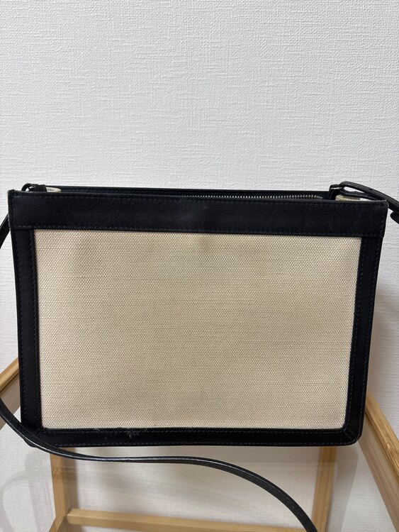 バレンシアガ  （ブランドバッグ）の商品画像 - 査定依頼日：2025年3月29日 - 最高査定価格：16,000円