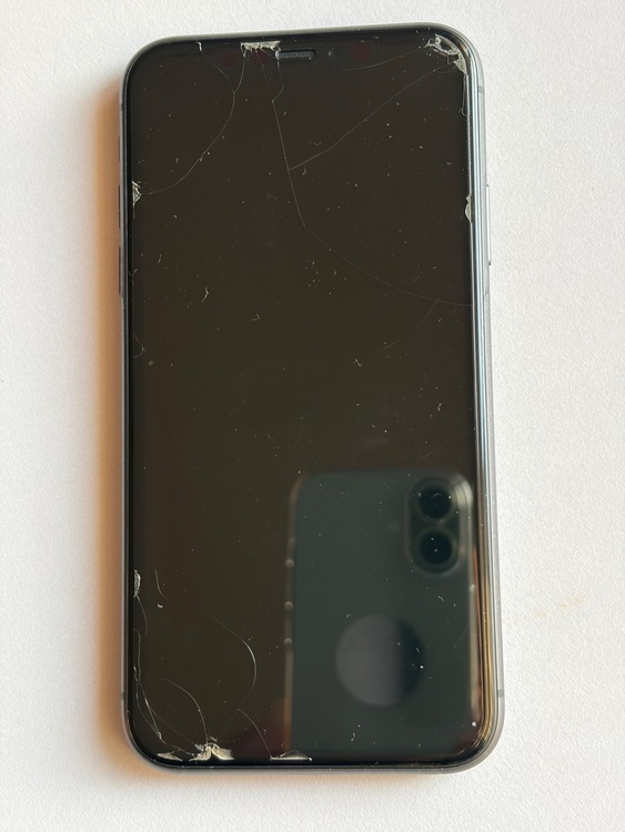 iPhone11（金・貴金属）の商品画像 - 査定依頼日：2026年2月17日 - 最高査定価格：8,000円