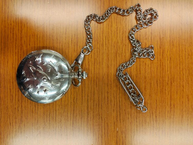 クオーツ　懐中時計　ノーブランド（高級時計）の商品画像 - 査定依頼日：2025年11月10日 - 最高査定価格：2,500円