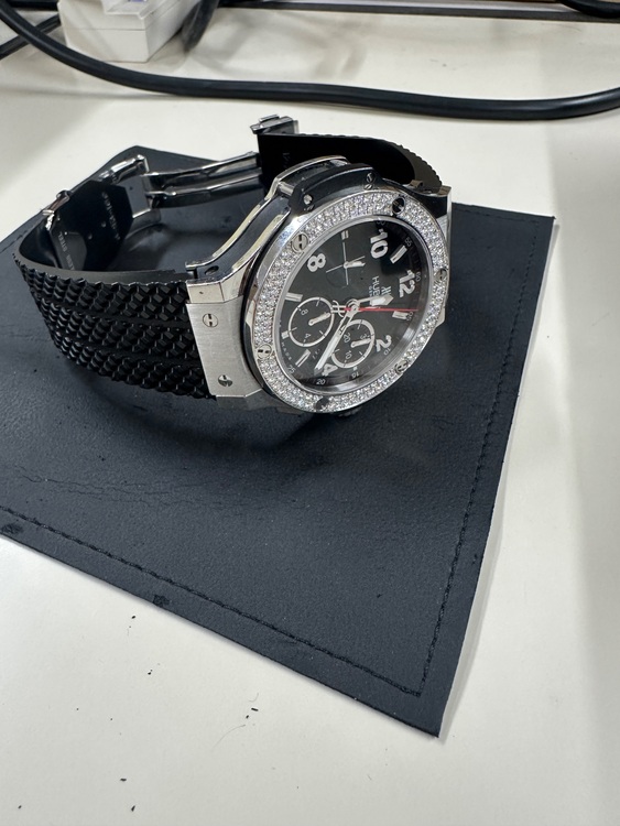 ウブロ ビックバン 301.SX.130.RX.11（高級時計）の商品画像 - 査定依頼日：2025年6月25日 - 最高査定価格：850,000円