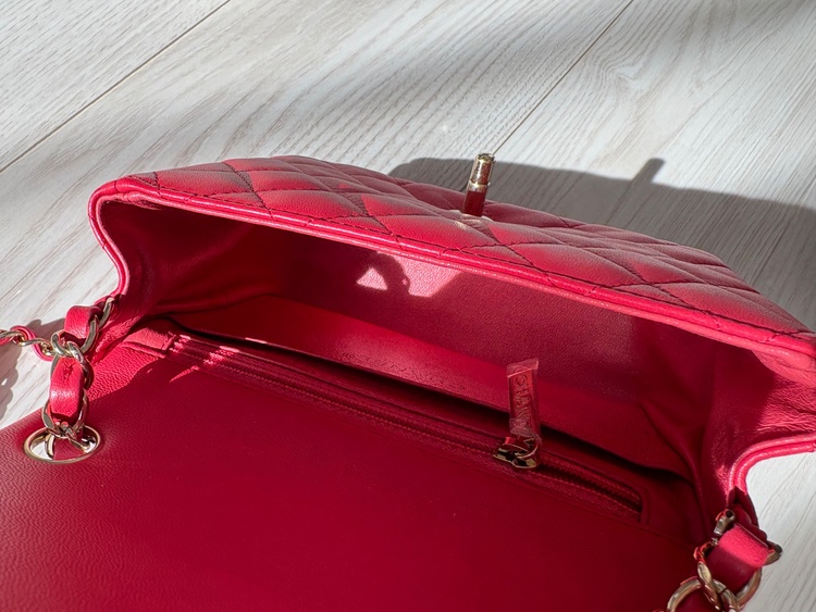 ミニフラップバック（ブランドバッグ）の商品画像 - 査定依頼日：2026年1月31日 - 最高査定価格：400,000円