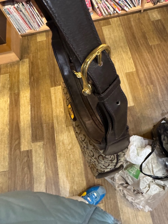 ショルダー（ブランドバッグ）の商品画像 - 査定依頼日：2025年12月13日 - 最高査定価格：8,000円