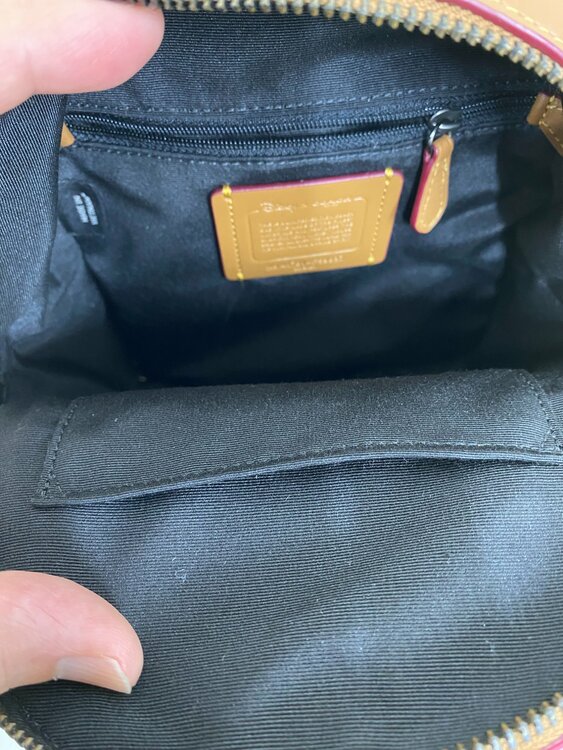 リュック（ブランドバッグ）の商品画像 - 査定依頼日：2026年4月11日 - 最高査定価格：7,000円