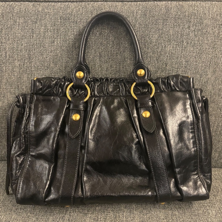 ミュウミュウ  （ブランドバッグ）の商品画像 - 査定依頼日：2025年12月17日 - 最高査定価格：35,000円