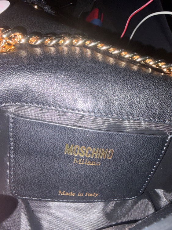 モスキーノ ショルダーバッグ（ブランドバッグ）の商品画像 - 査定依頼日：2026年2月13日 - 最高査定価格：4,000円
