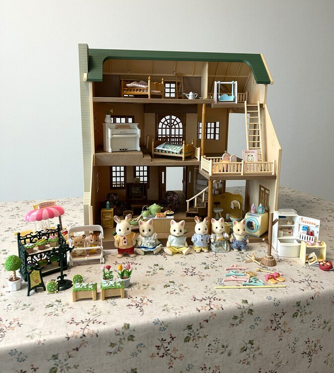 シルバニアファミリーセット（その他のおもちゃ）の商品画像 - 査定依頼日：2025年5月15日 - 最高査定価格：8,000円