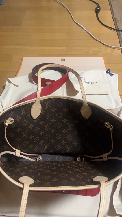 インサイドアウトMM（ブランドバッグ）の商品画像 - 査定依頼日：2025年12月22日 - 最高査定価格：300,000円