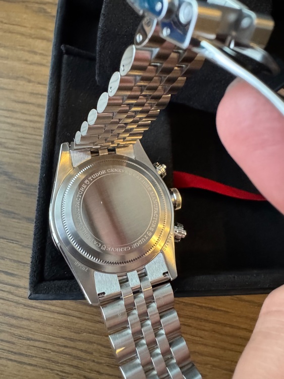 チューダー ブラックベイ 品M79360N-0019（高級時計）の商品画像 - 査定依頼日：2025年10月18日 - 最高査定価格：1,340,000円