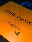 ネックレス（ブランド財布・小物）の商品画像 - 査定依頼日：2024年10月25日 - 最高査定価格：30,000円