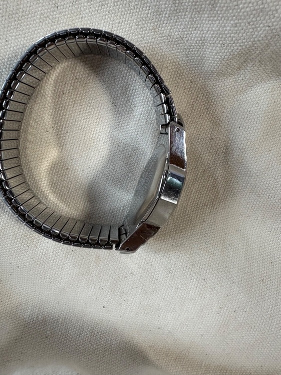 その他 その他 ハミルトン　ハミルトン　ベンチュラ　75周年　エルビスもでり（高級時計）の商品画像 - 査定依頼日：2025年9月5日 - 最高査定価格：52,000円