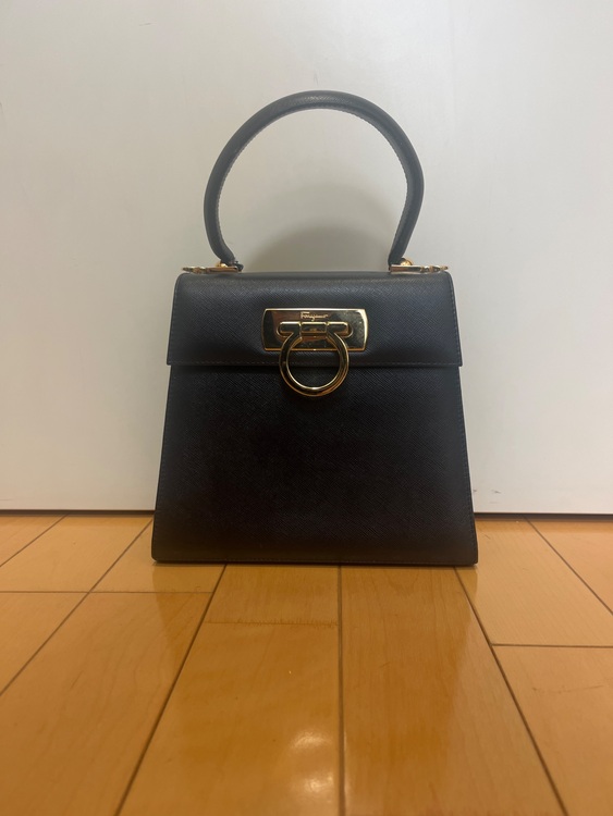 フェラガモ  （ブランドバッグ）の商品画像 - 査定依頼日：2025年11月6日 - 最高査定価格：35,000円