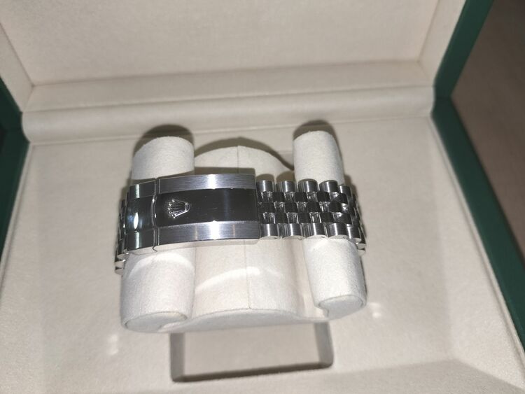 デイトジャスト41（高級時計）の商品画像 - 査定依頼日：2025年7月15日 - 最高査定価格：1,560,000円