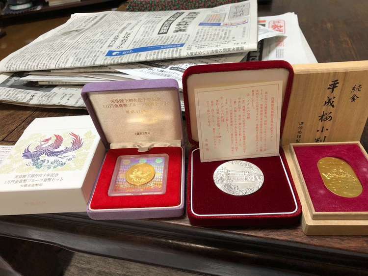 天皇陛下御在位10年記念1万円金貨幣プルーフ金貨  24金20g　含め3点（金・貴金属）の商品画像 - 査定依頼日：2023年6月9日 - 最高査定価格：320,400円