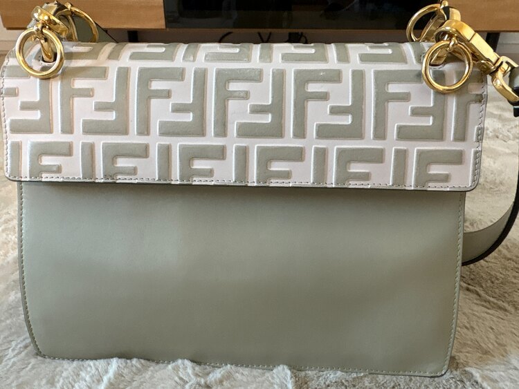 フェンディ  （ブランドバッグ）の商品画像 - 査定依頼日：2025年4月24日 - 最高査定価格：60,000円