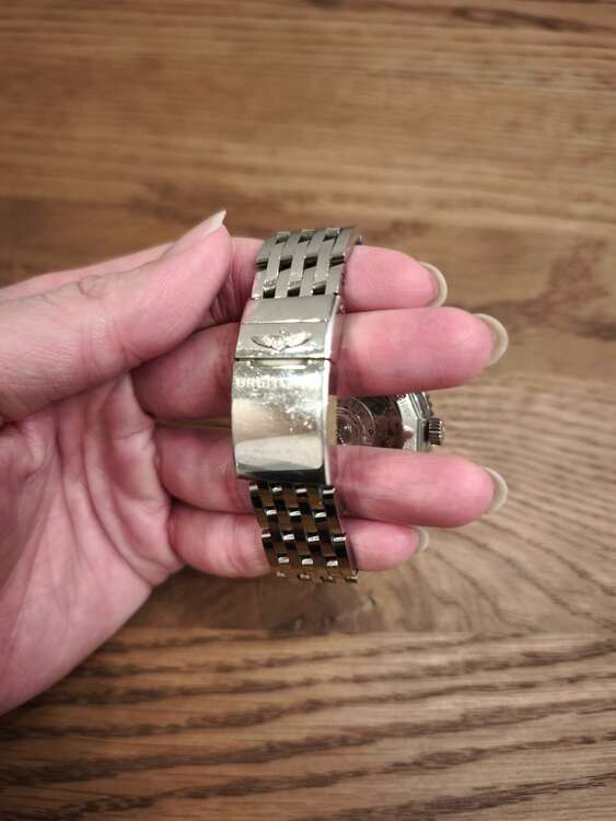 ブライトリング ナビタイマー AB0121（高級時計）の商品画像 - 査定依頼日：2025年4月7日 - 最高査定価格：500,000円