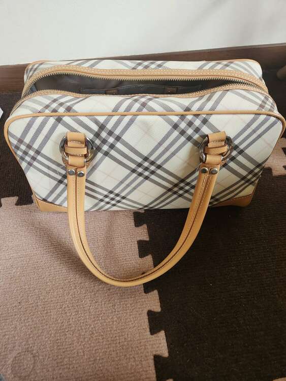 BLUEレーベル（ブランドバッグ）の商品画像 - 査定依頼日：2025年3月16日 - 最高査定価格：4,000円