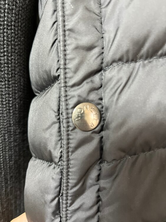 フロントダウン フード フルジップ ニット（古着・ファッション）の商品画像 - 査定依頼日：2025年1月25日 - 最高査定価格：40,000円