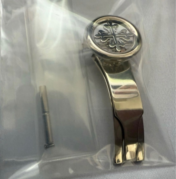 パテックフィリップ カラトラバ 6000g-01（高級時計）の商品画像 - 査定依頼日：2025年8月8日 - 最高査定価格：2,670,000円