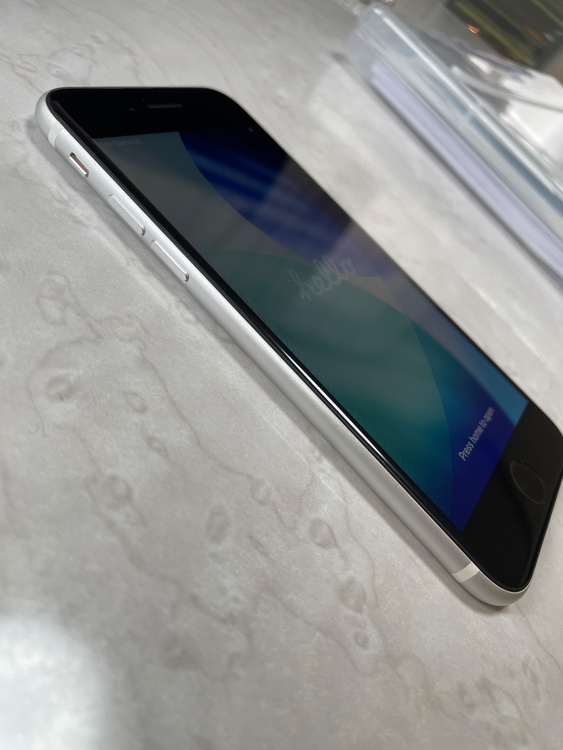 iPhone（スマホ）の商品画像 - 査定依頼日：2026年4月20日 - 最高査定価格：13,000円
